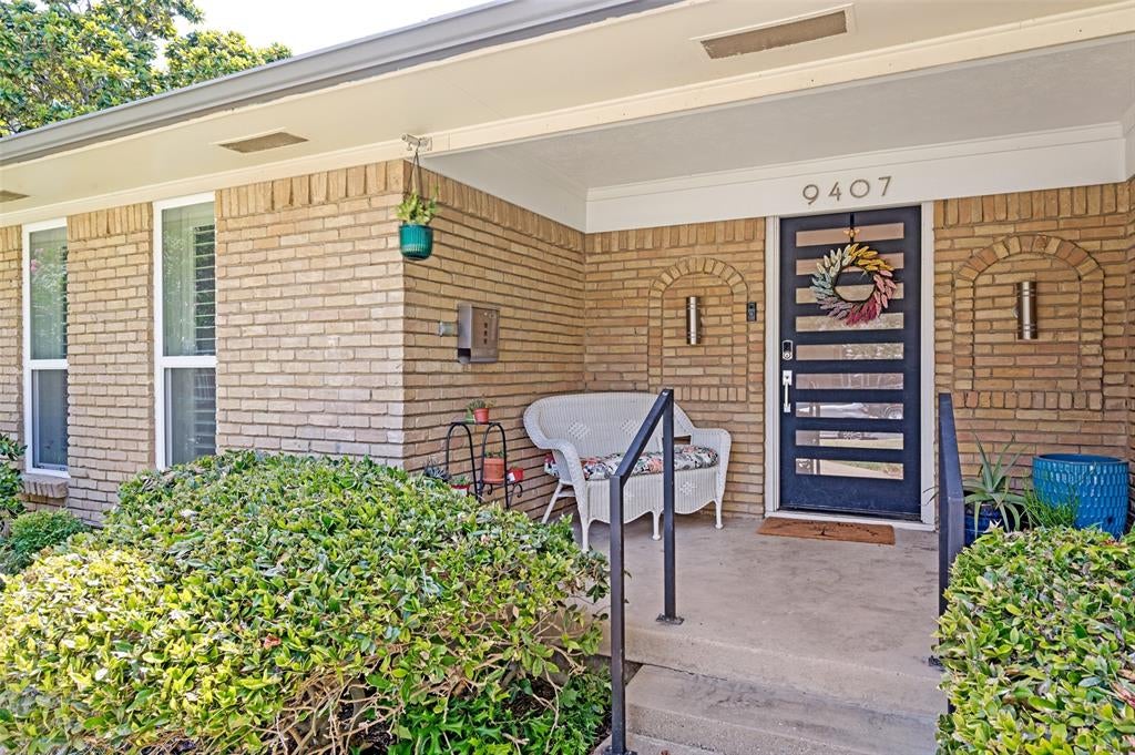 9407 Arborhill Dr, Dallas, TX 75243 photo