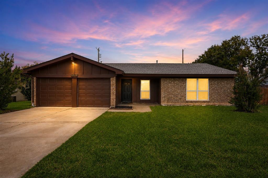 1909 Schumac Ln, Bedford, TX 76022