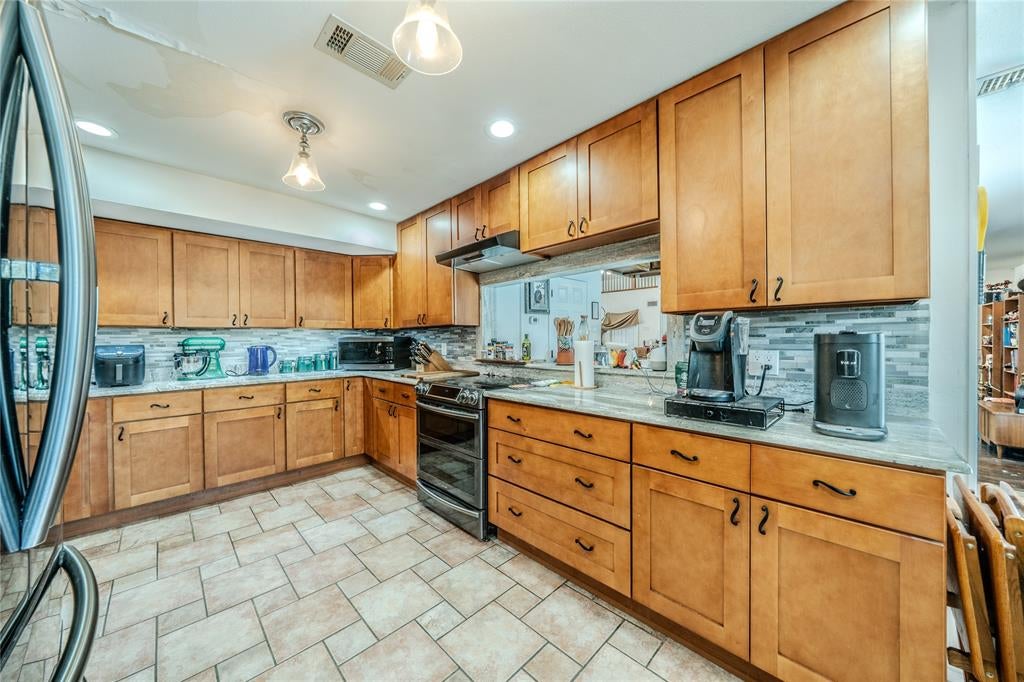 1202 Driftwood Dr, Euless, TX 76040 photo