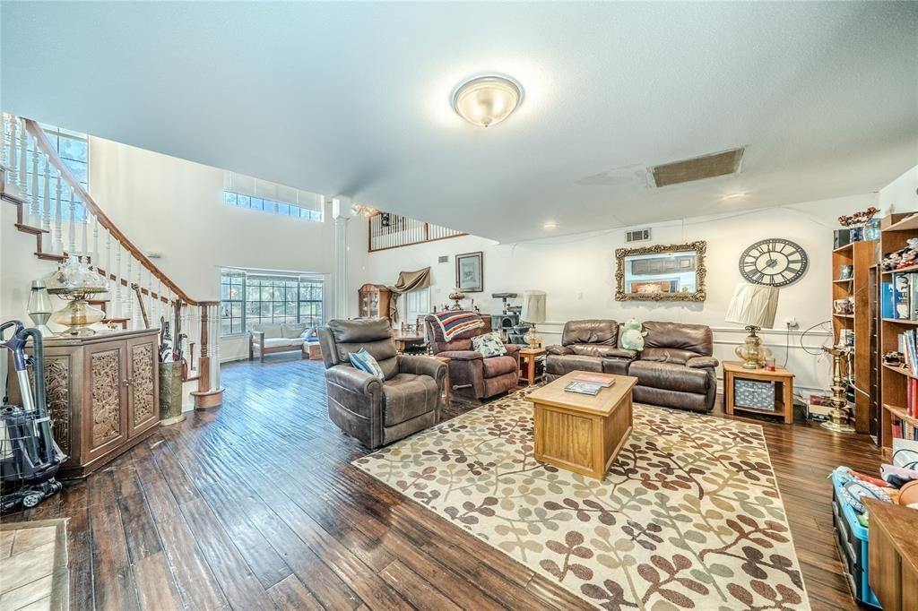 1202 Driftwood Dr, Euless, TX 76040 photo