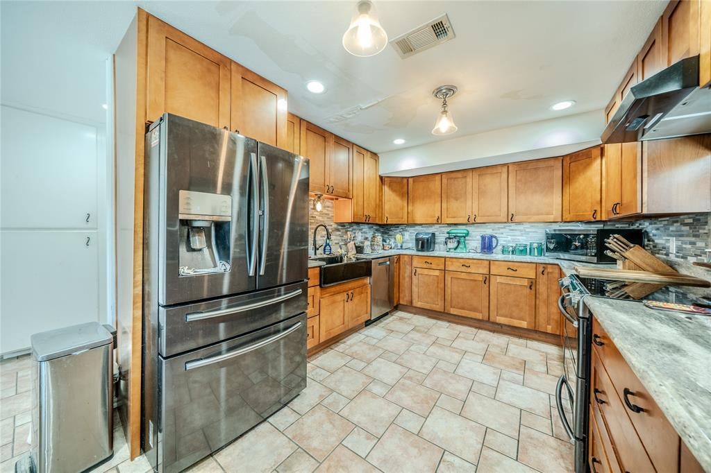 1202 Driftwood Dr, Euless, TX 76040 photo