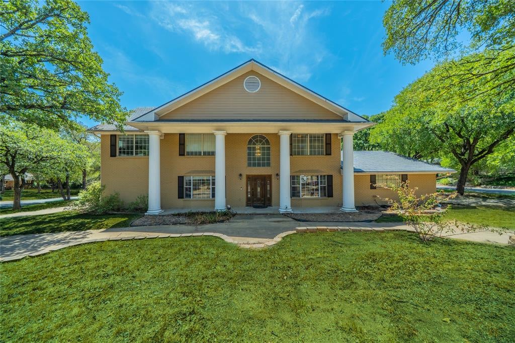 1202 Driftwood Dr, Euless, TX 76040