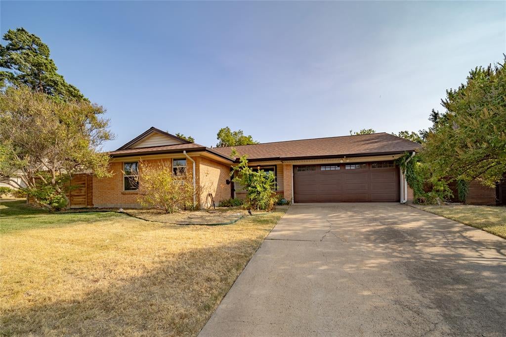 11030 Paddock Cir, Dallas, TX 75238 photo