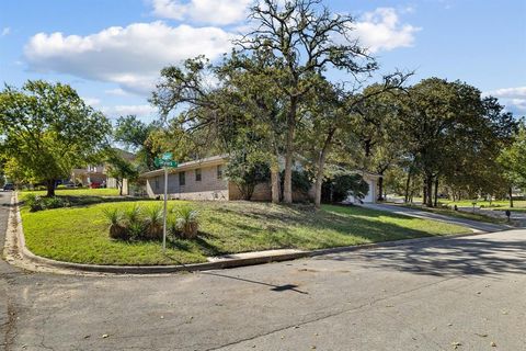 Single Family Residence in Azle TX 210 Skylark Drive.jpg