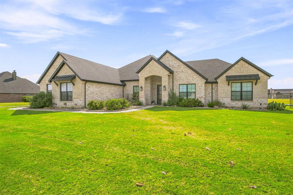 212 Buena Vista Dr, Godley, TX 76044