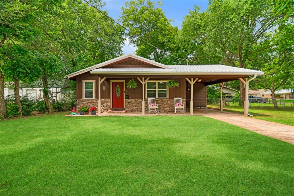 2435 Hubbard St, Paris, TX 75460