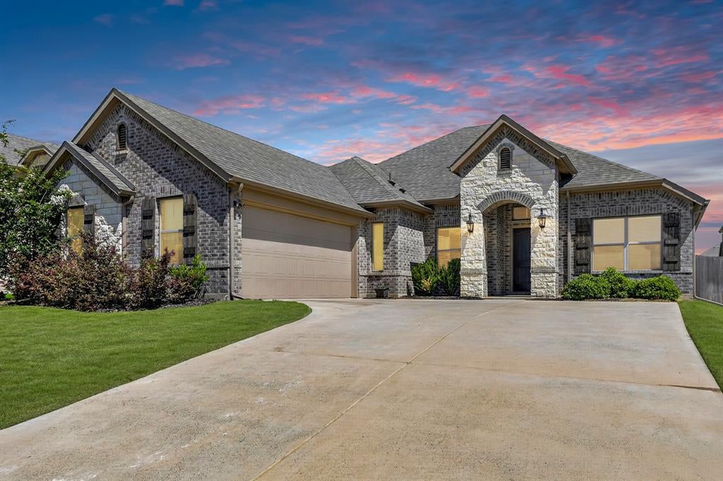 136 Gleeson Dr, Red Oak, TX 75154