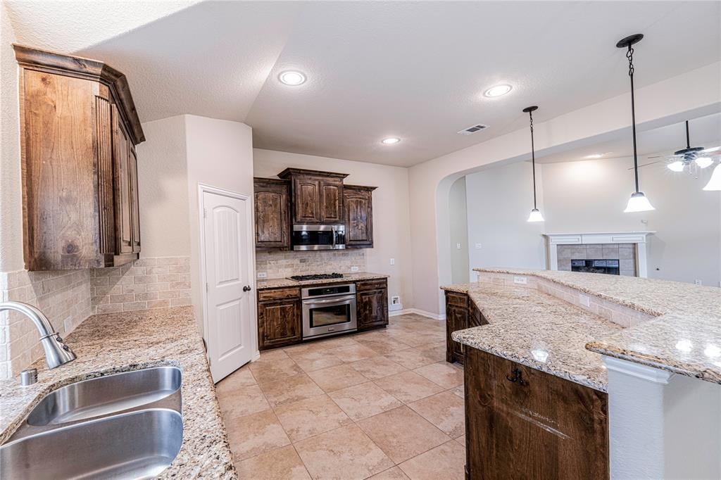 12956 Deep River Dr, Frisco, TX 75035 photo