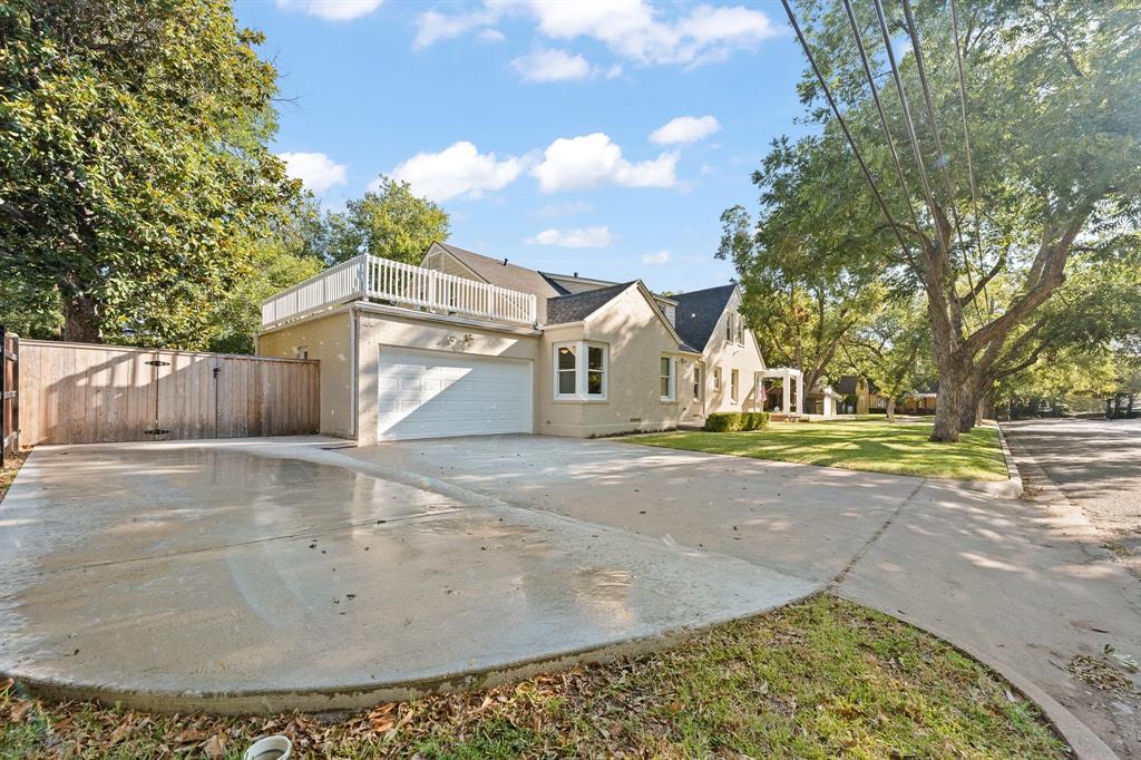 112 Bellevue Dr, Cleburne, TX 76033 photo