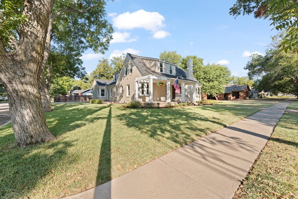 112 Bellevue Dr, Cleburne, TX 76033 photo