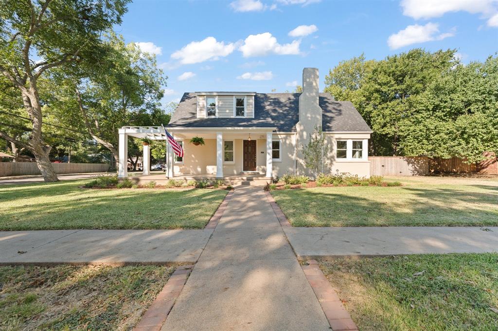 112 Bellevue Dr, Cleburne, TX 76033