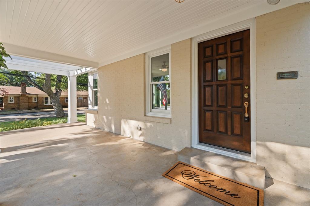 112 Bellevue Dr, Cleburne, TX 76033 photo