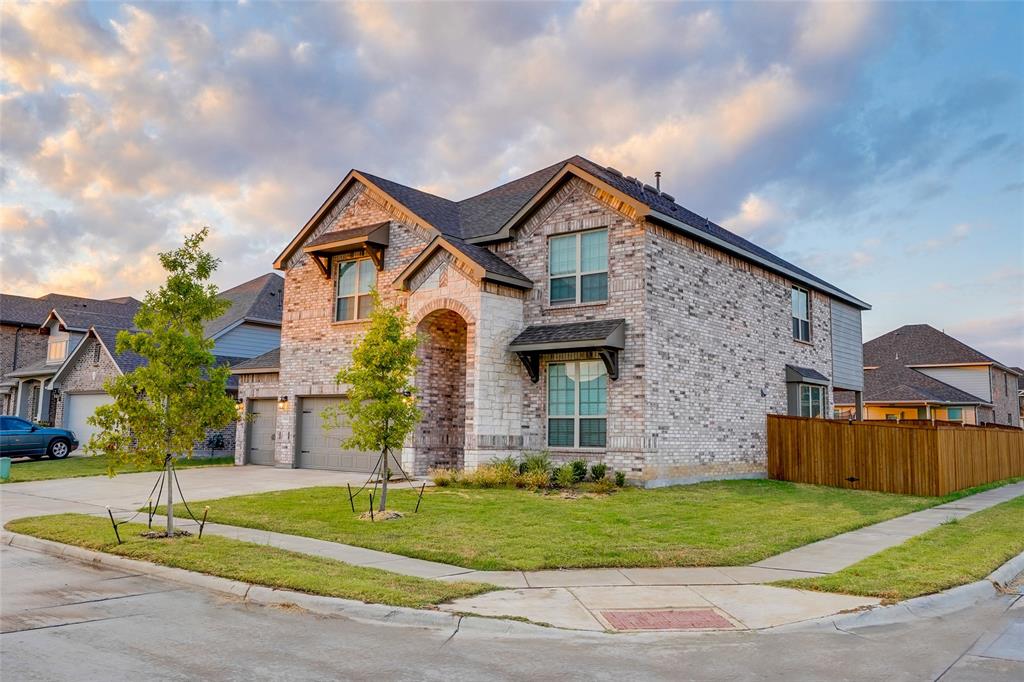 1521 Bison Trl, Aubrey, TX 76227