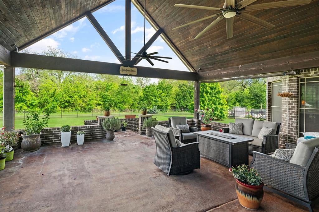 145 Las Colinas Trl, Cross Roads, TX 76227