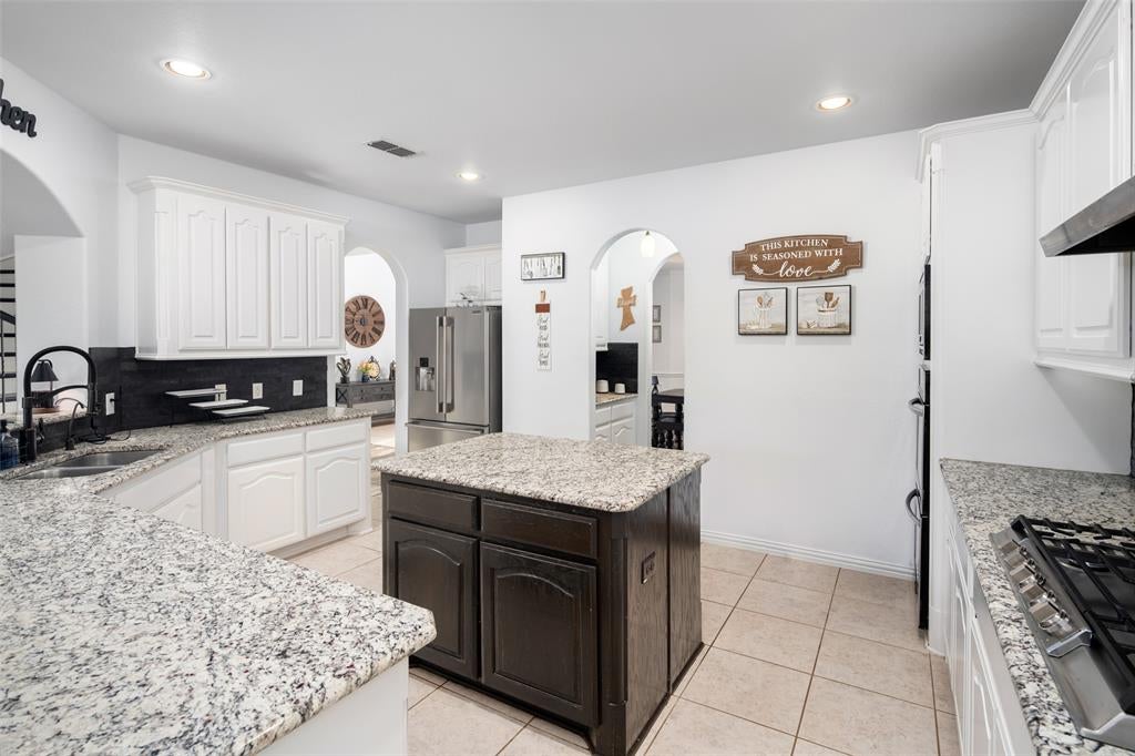 145 Las Colinas Trl, Cross Roads, TX 76227 photo