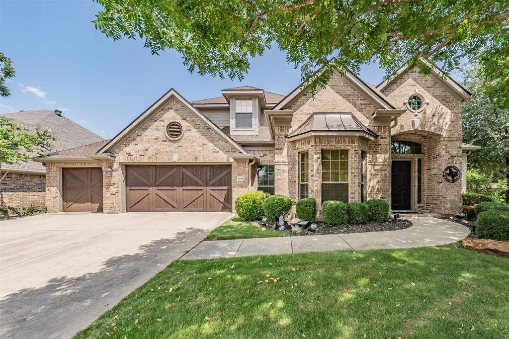 8541 Thorne Dr, Lantana, TX 76226