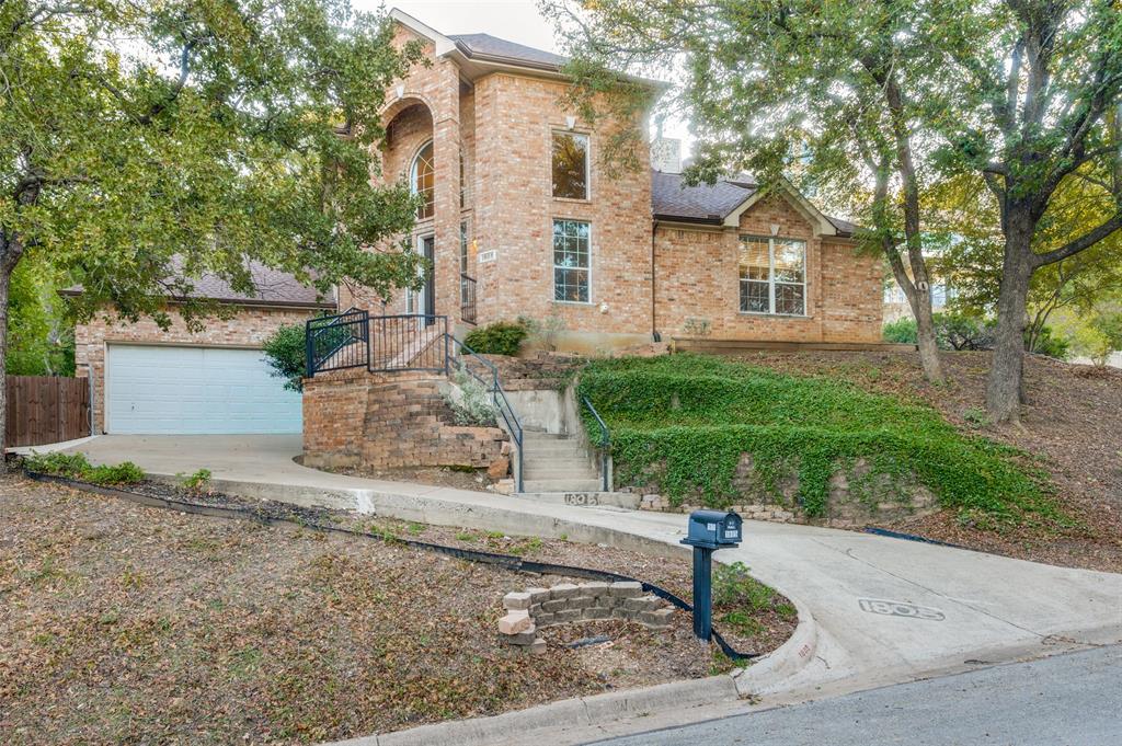 1805 Oak Dr, Arlington, TX 76012