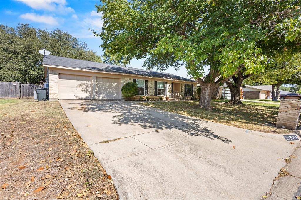 6533 Circleview Dr, North Richland Hills, TX 76180 photo