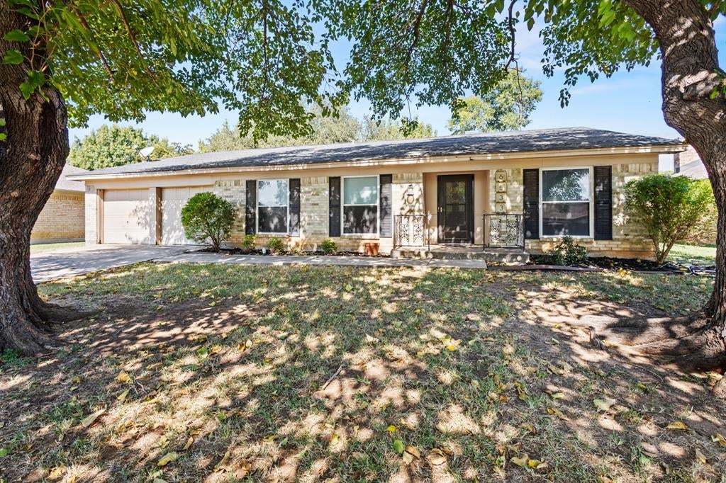 6533 Circleview Dr, North Richland Hills, TX 76180