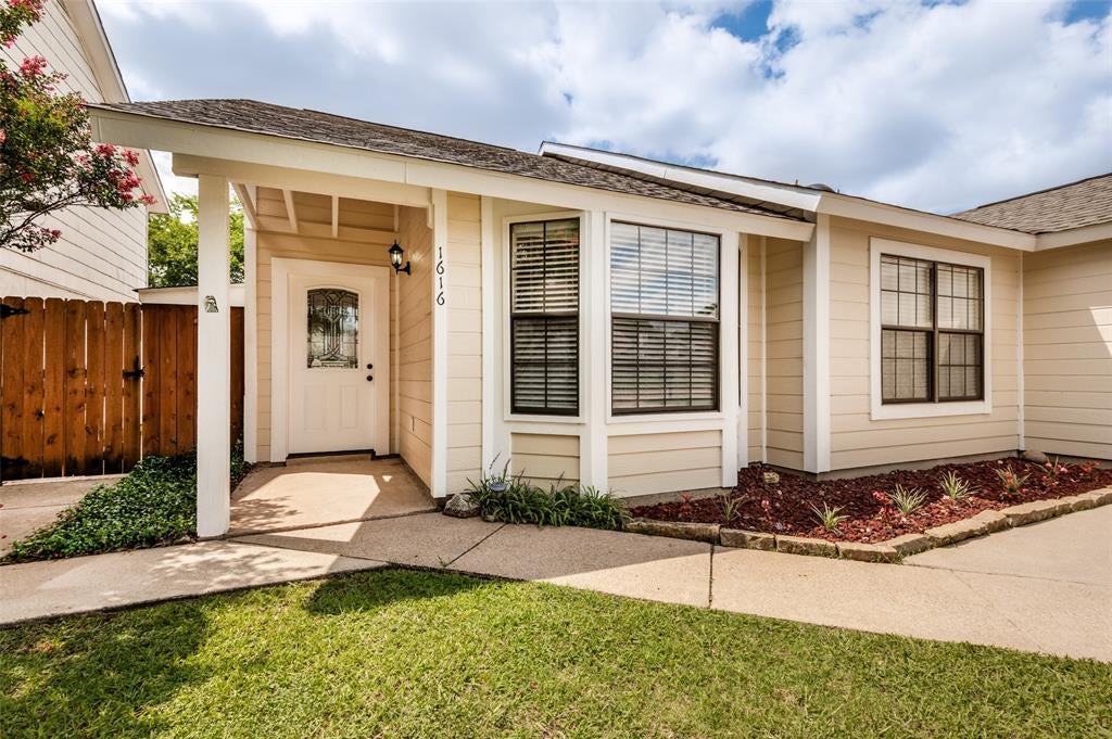 1616 Wickford Dr, Arlington, TX 76018 photo