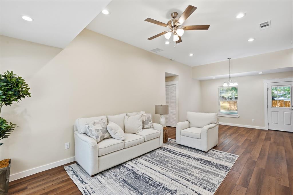 10637 Dunaway Dr, Dallas, TX 75228 photo