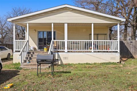 Single Family Residence in Alvord TX 204 N Wickham Street.jpg