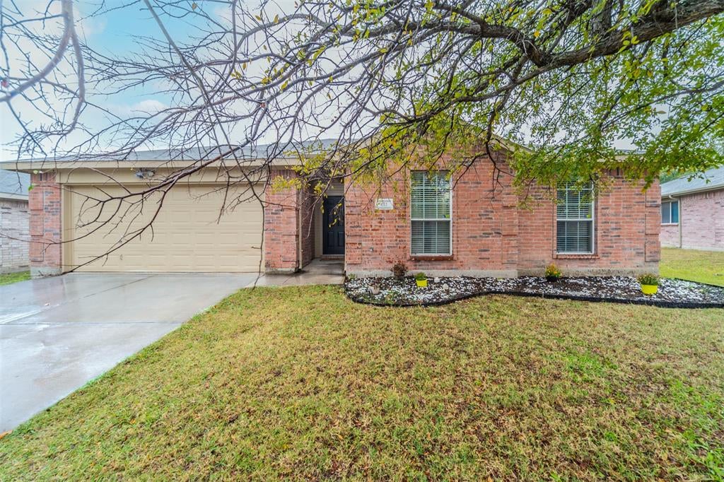 421 Oxford St, Burleson, TX 76028