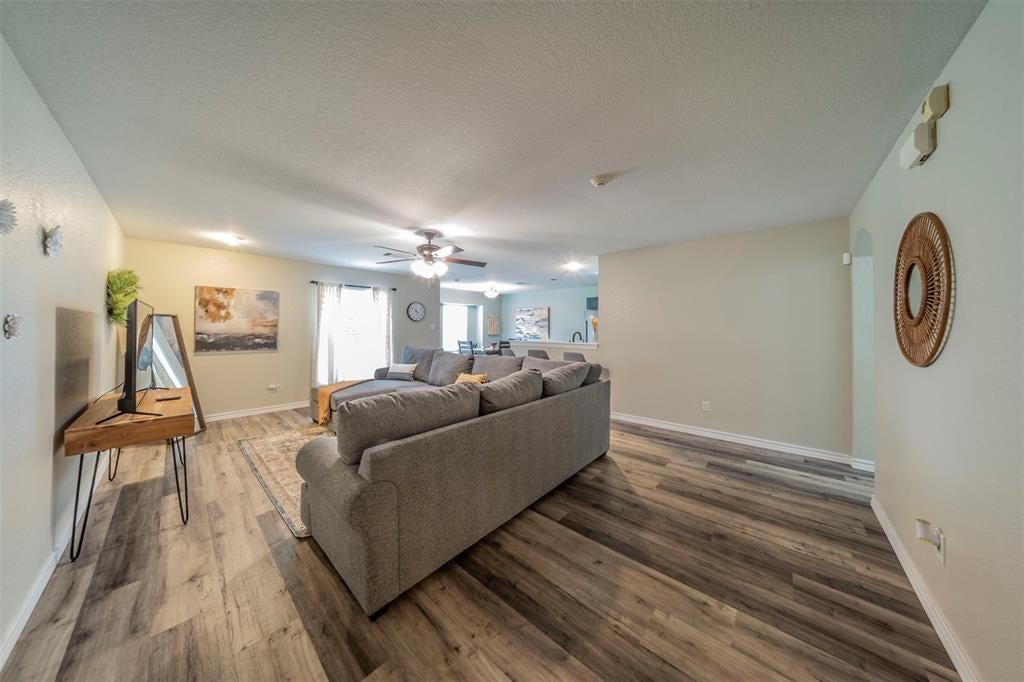 421 Oxford St, Burleson, TX 76028 photo