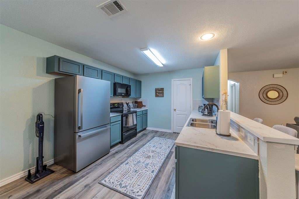 421 Oxford St, Burleson, TX 76028 photo