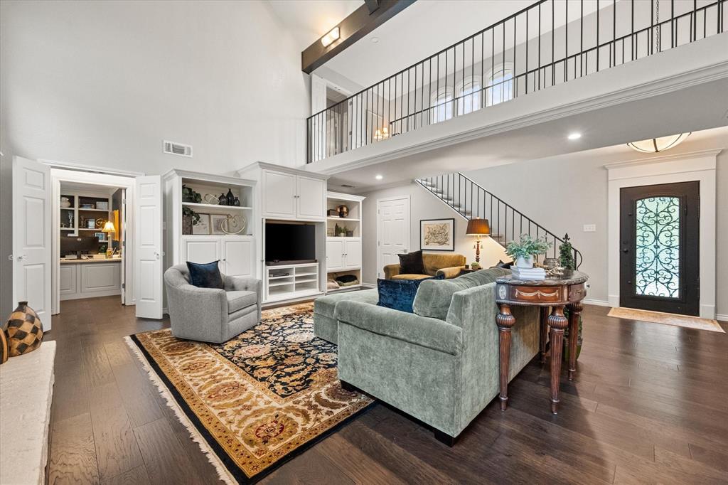 907 Loch Lomond Dr, Arlington, TX 76012 photo