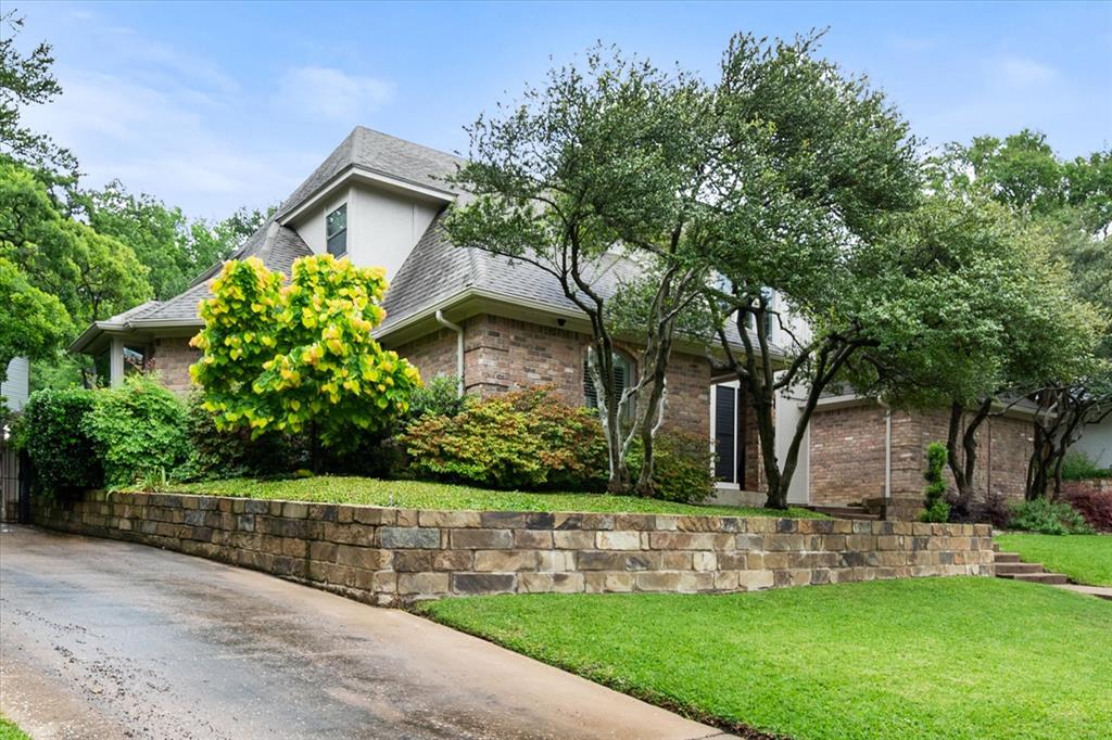 907 Loch Lomond Dr, Arlington, TX 76012 photo