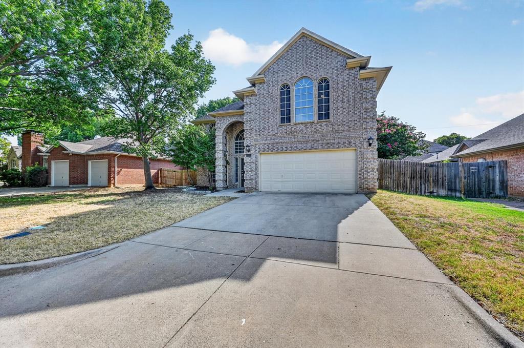 6215 Kingswood Dr, Arlington, TX 76001 photo