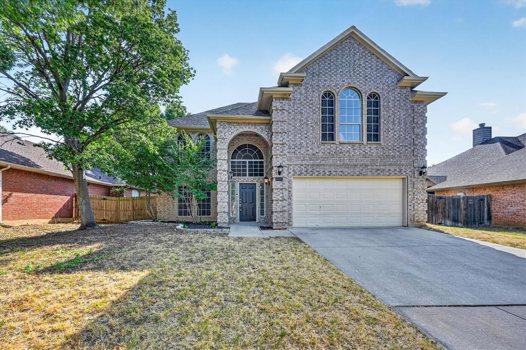 6215 Kingswood Dr, Arlington, TX 76001