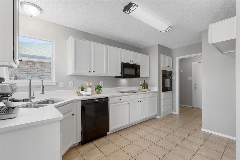 1610 Merritt Dr, Mansfield, TX 76063 photo