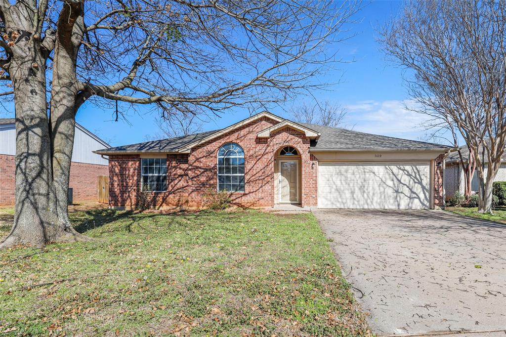 1610 Merritt Dr, Mansfield, TX 76063 photo