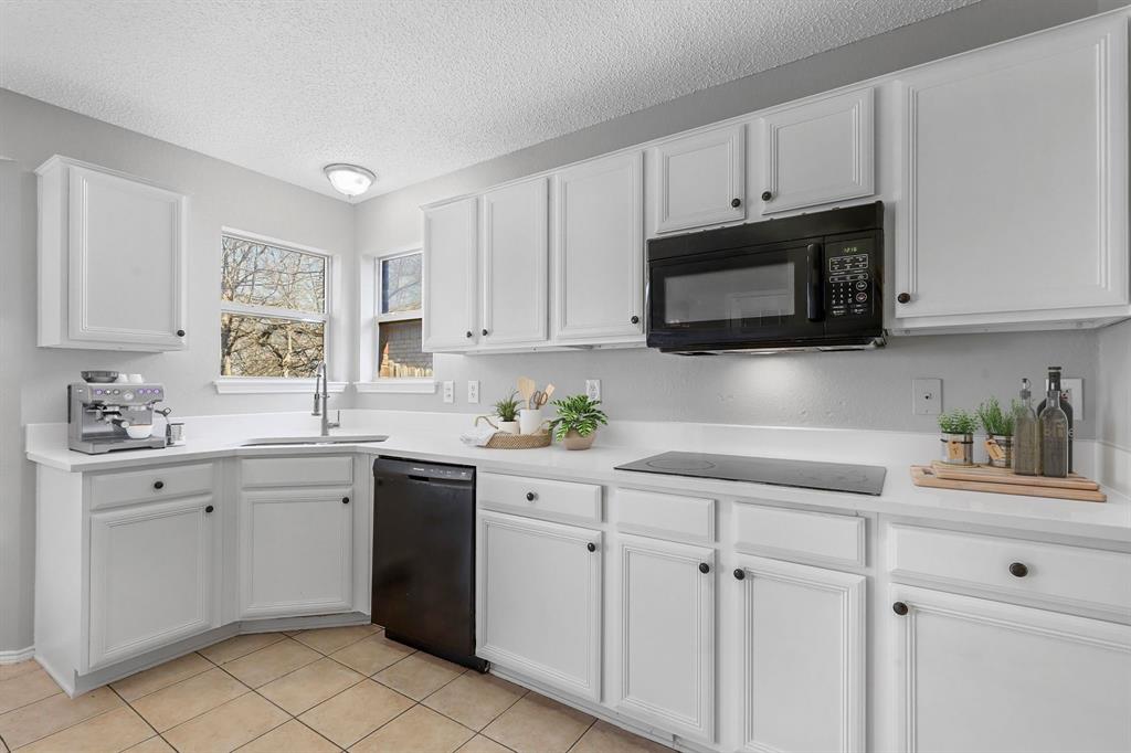 1610 Merritt Dr, Mansfield, TX 76063 photo