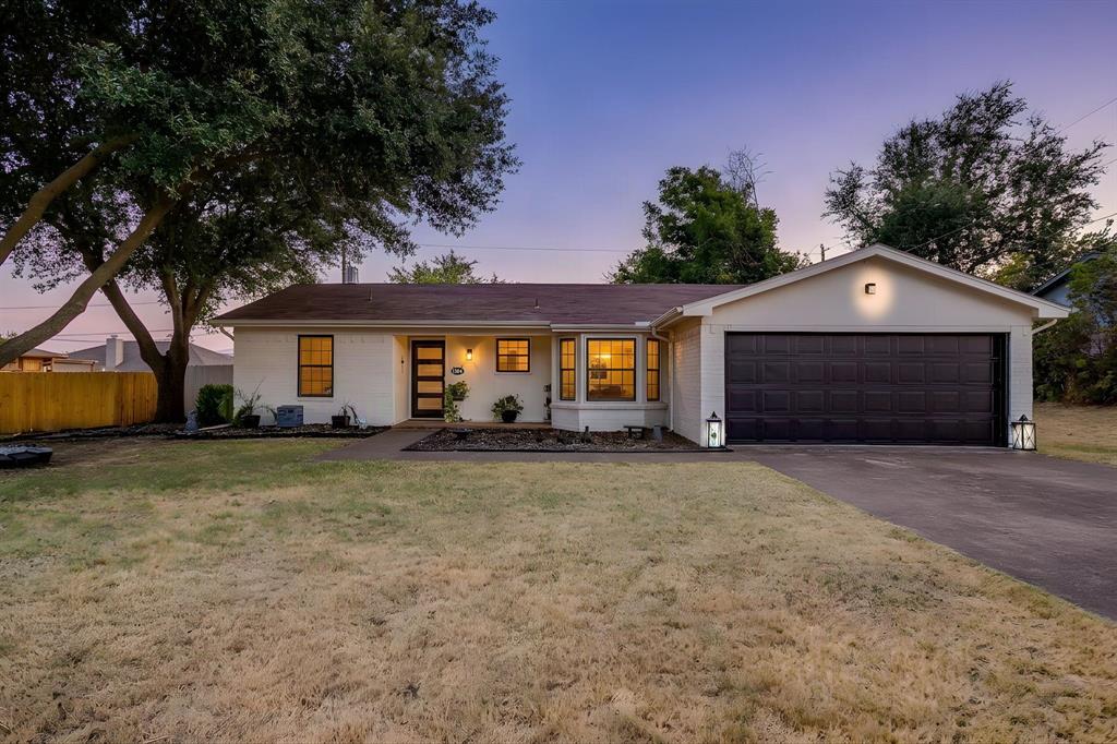 1304 Augusta Rd, Benbrook, TX 76126