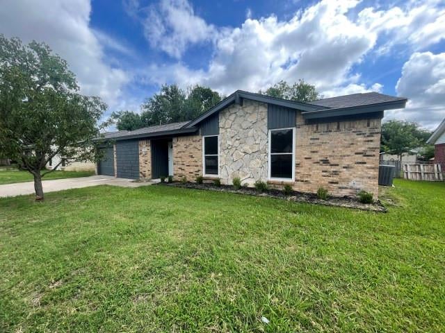 328 Hillside Ct, Burleson, TX 76028