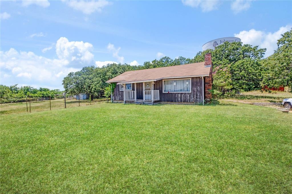 2309 Daniels Dr, Joshua, TX 76058 photo