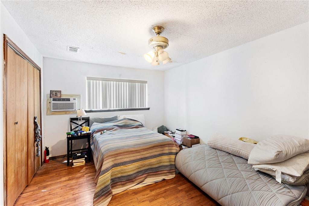 2309 Daniels Dr, Joshua, TX 76058 photo