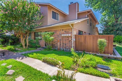 Townhouse in Benbrook TX 5765 Cedar Creek Drive.jpg