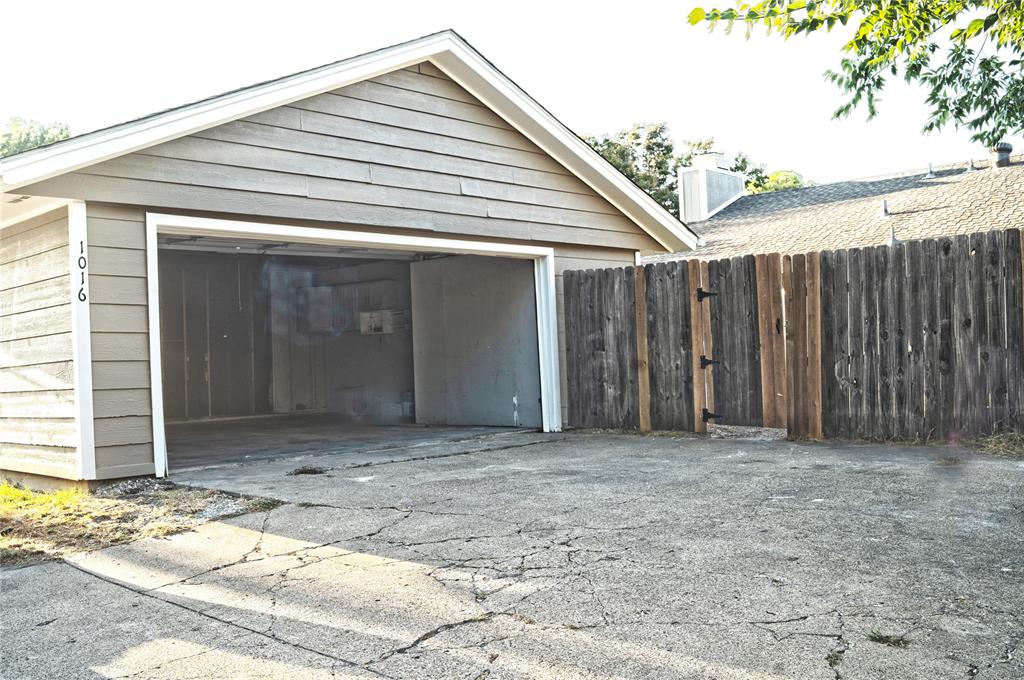 1016 Barclay Dr, Mesquite, TX 75149 photo