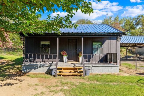 Single Family Residence in Azle TX 1550 S Stewart Street.jpg
