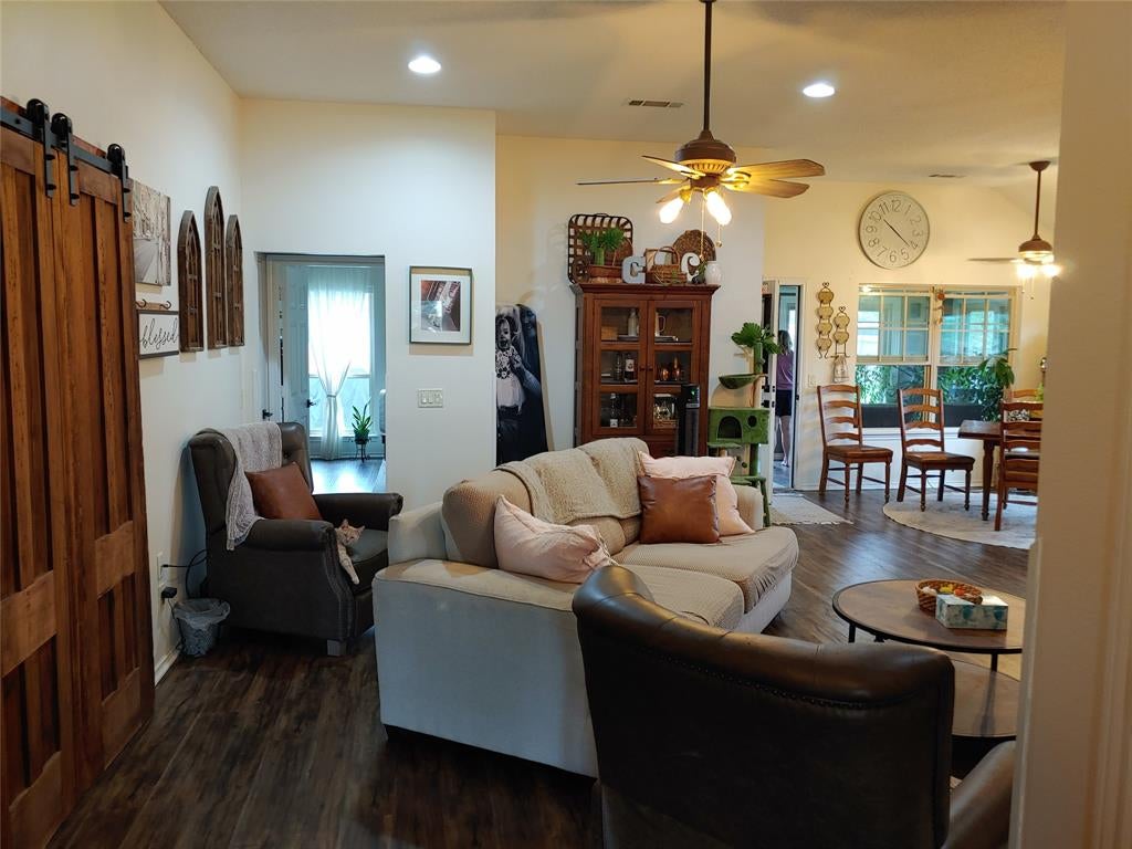 836 Airport Rd, Reno, TX 75462 photo