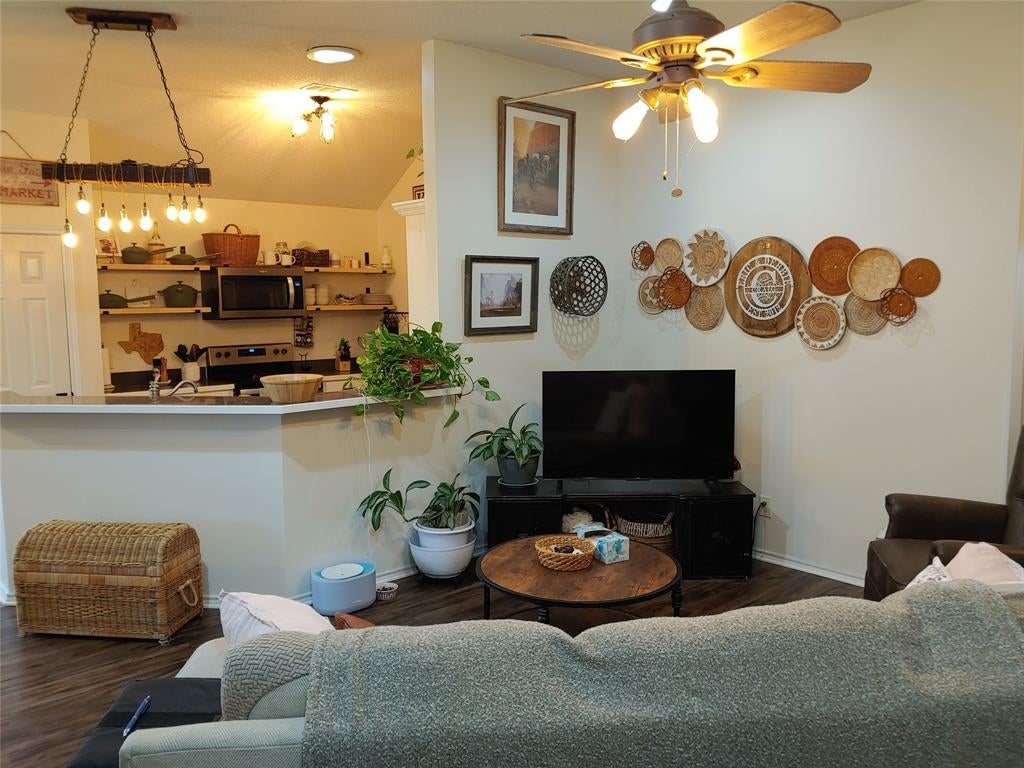 836 Airport Rd, Reno, TX 75462 photo