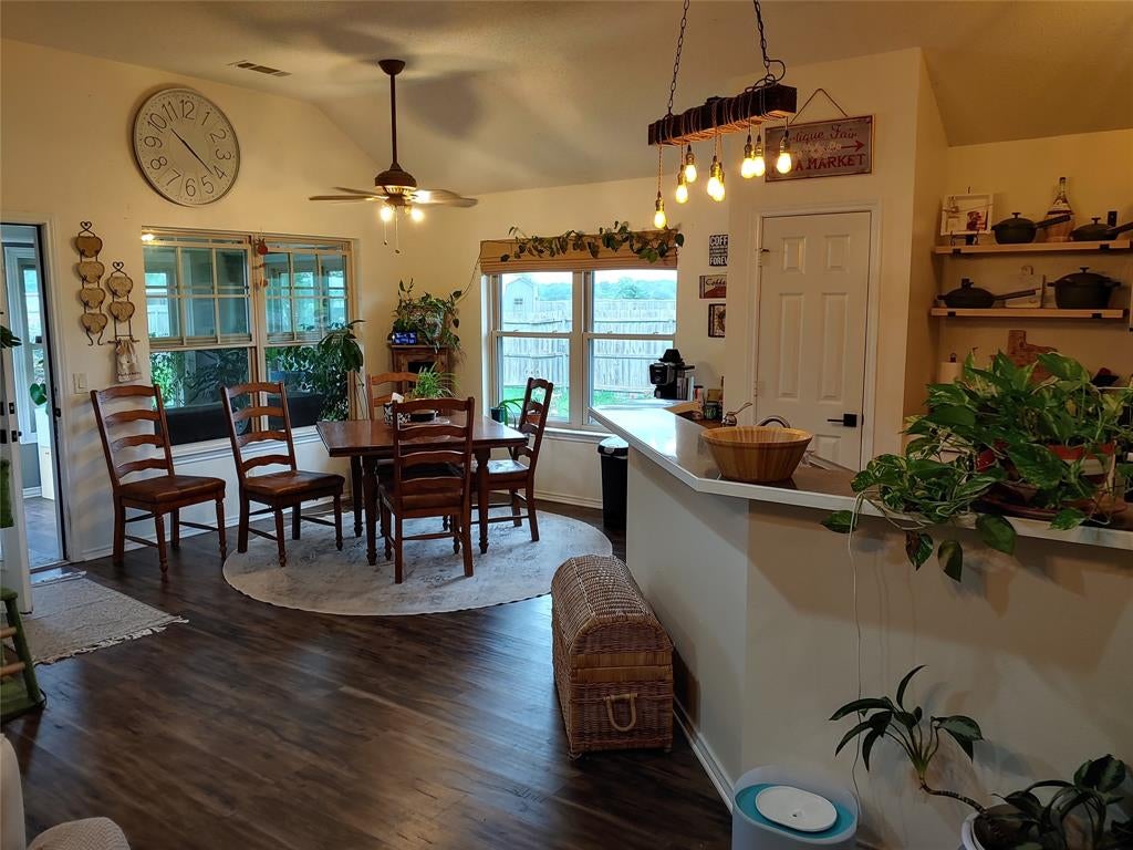 836 Airport Rd, Reno, TX 75462 photo