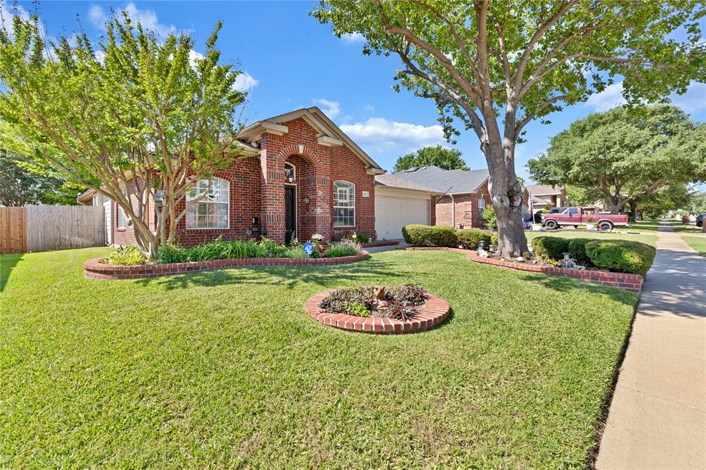 1065 Springhill Dr, Saginaw, TX 76179 photo