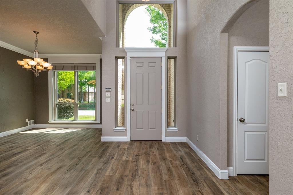 8105 Thornwood Dr, North Richland Hills, TX 76182 photo