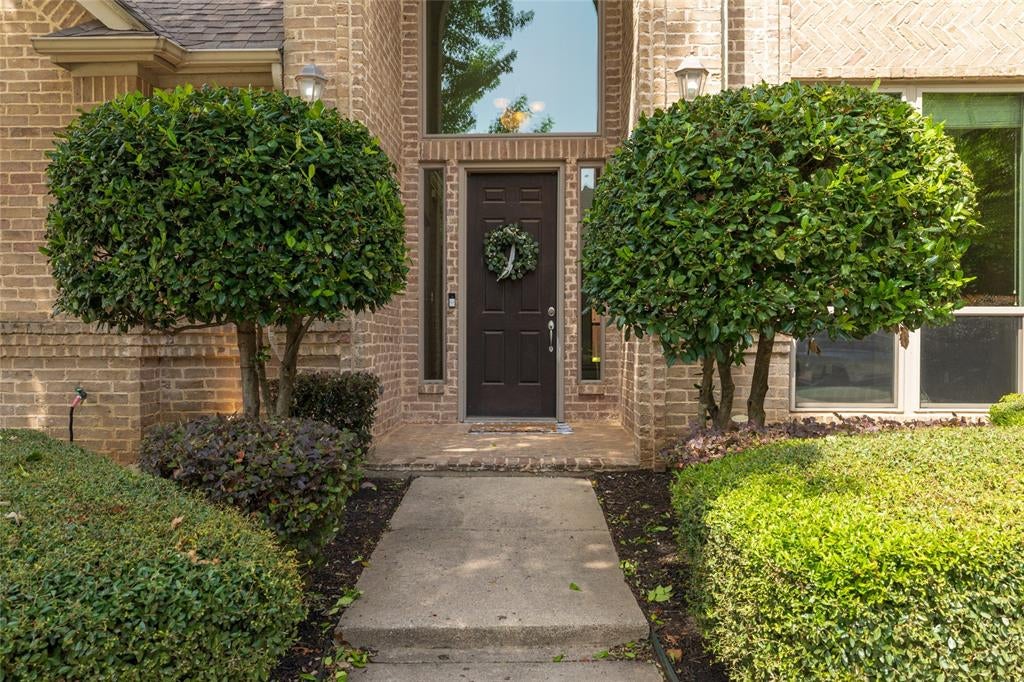 8105 Thornwood Dr, North Richland Hills, TX 76182 photo