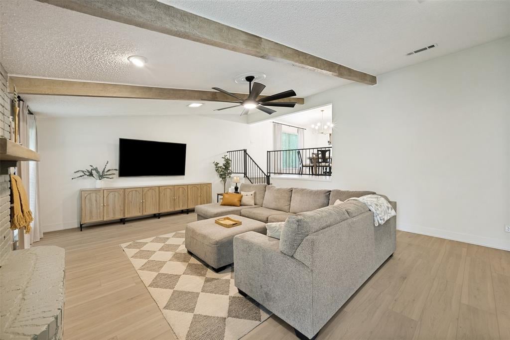 909 Edgecliff Dr, Bedford, TX 76022 photo